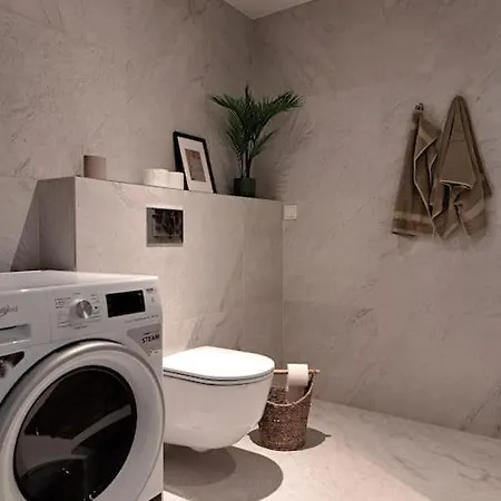 Apartamento Uus Uehe Toaline Korter Kesklinnas Talin